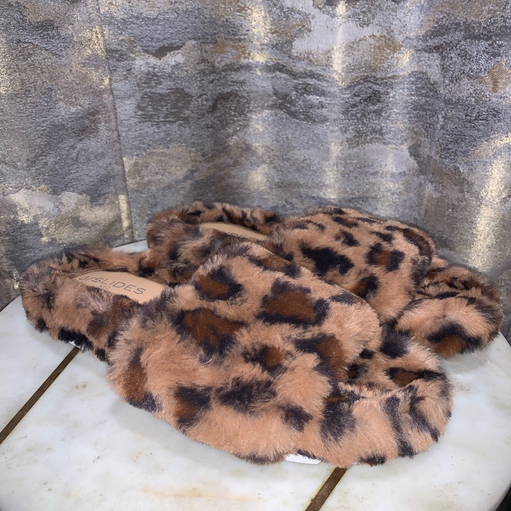 J/SLIDES Leopard Fuzzy Slippers Size 9